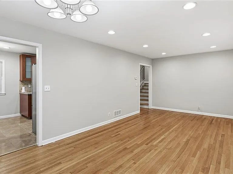 4411 Langdon Dr — Photo 3