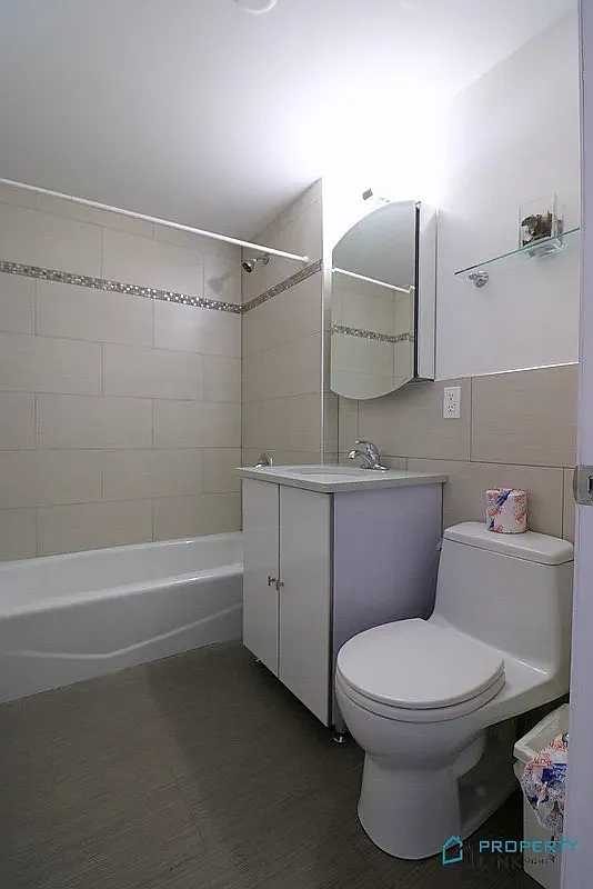 521 West 48th Street — Photo 2