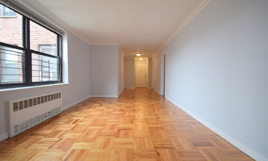 Harbor House - Living Room - H Line