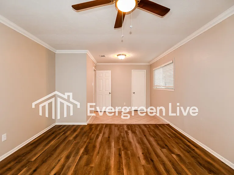 803 Catherine Ln — Photo 10