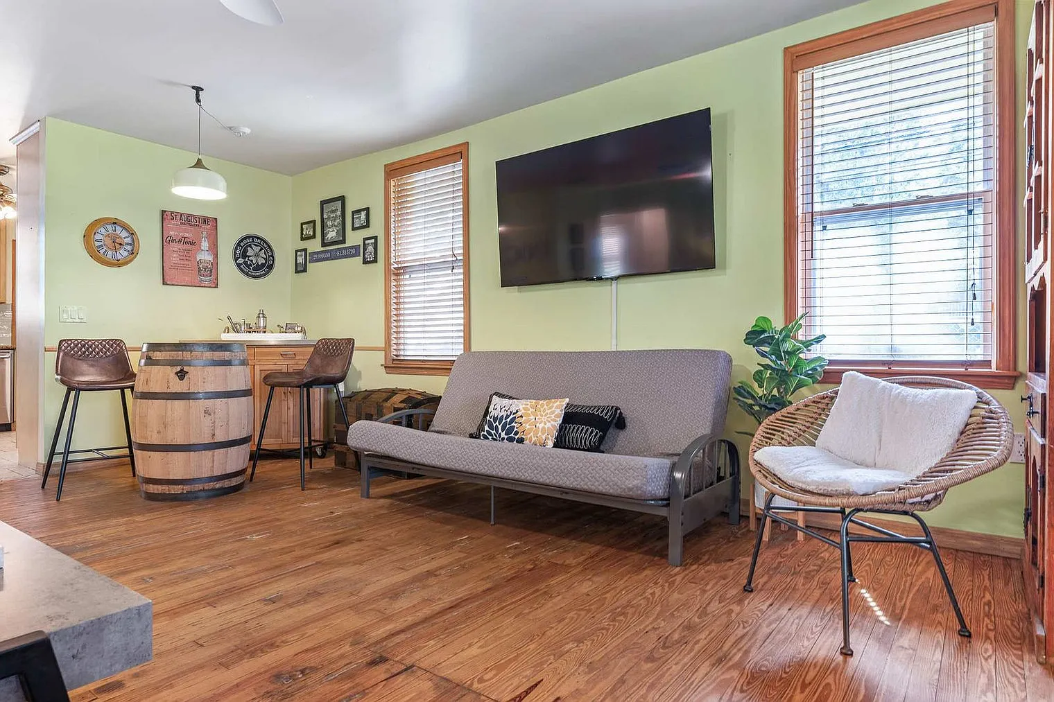 2 bed, 2.0 bath, 1173 sqft, $3,831 — Photo 2