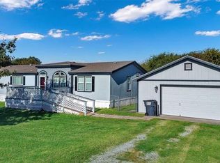 9402 Rodeo Dr, Terrell, TX 75160