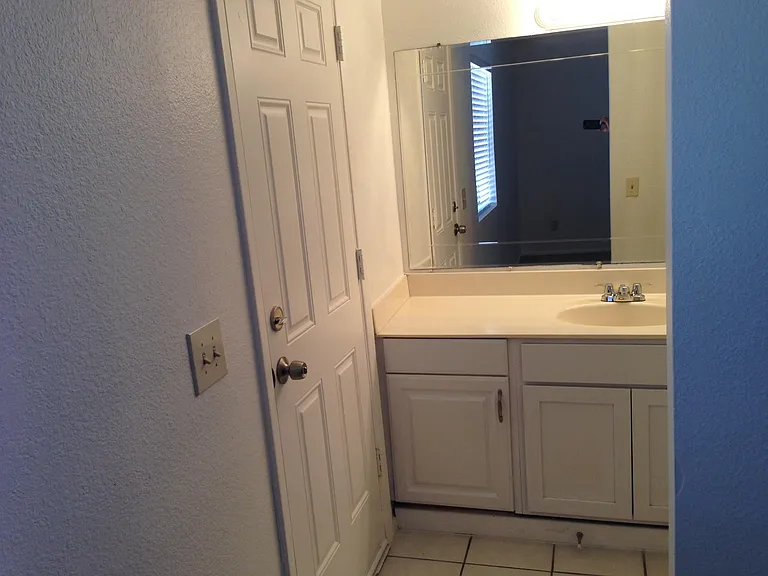 102 E Gardenia Dr — Photo 11
