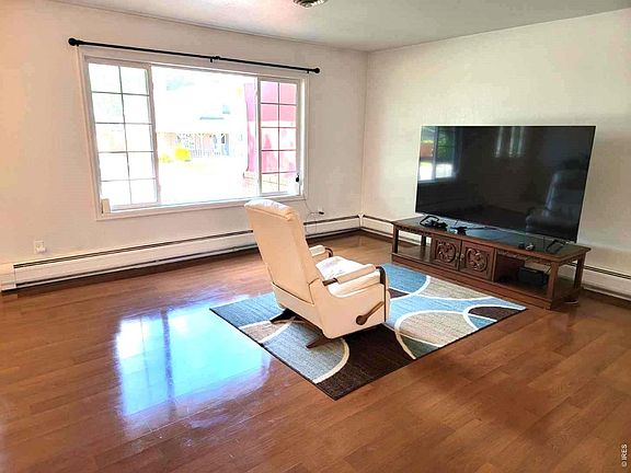 4th image of 1121 Fairhurst St