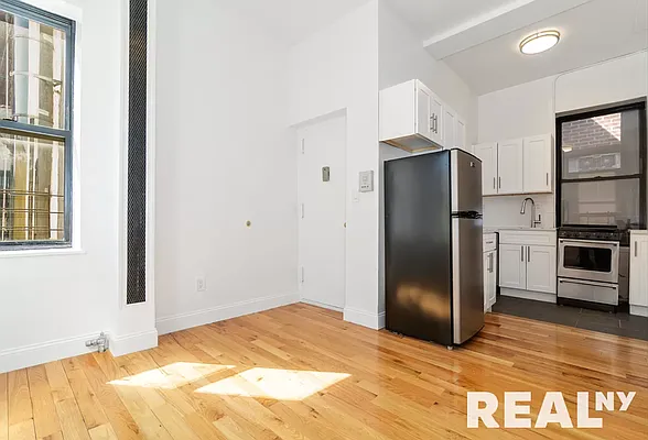 Rented by REAL New York | media 9