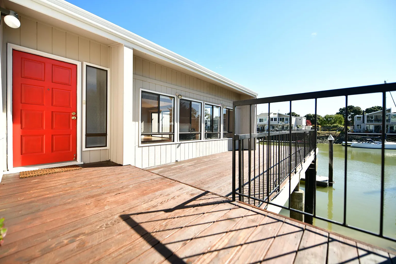 320 Tideway Dr photo 1