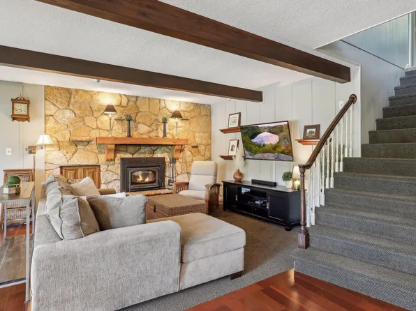 1189 River Dr, River Falls, WI 54022
