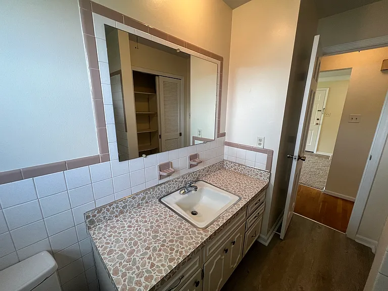 855 N Madison Ave #2 — Photo 18