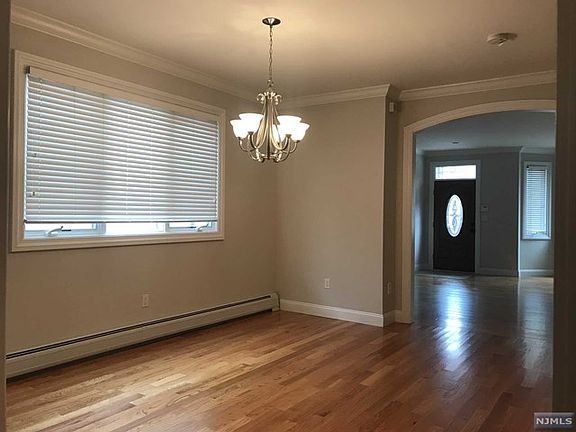 4th image of 2411 Rossett St #2411