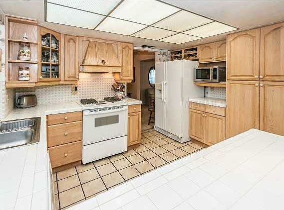 5th image of 1374 51st Ave NE