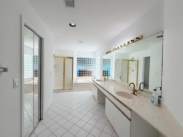4853 NW 66th Ave — Photo 14