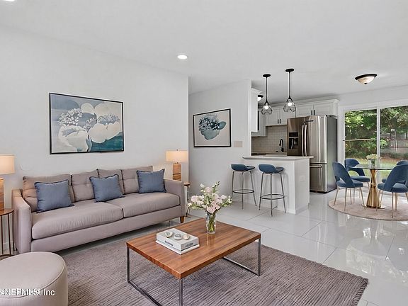 5th image of 7028 LINCOLN Circle W
