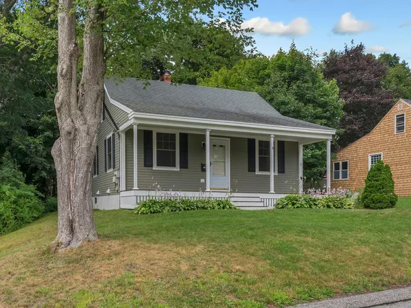 31 Longfellow Drive, Cape Elizabeth, ME 04107
