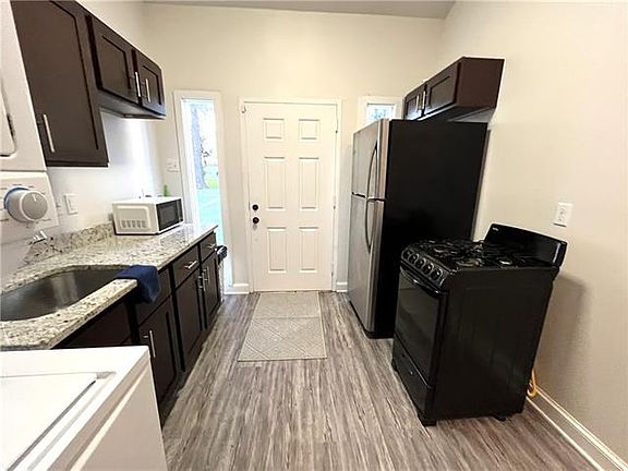 5th image of 103 Yorke St Unit B