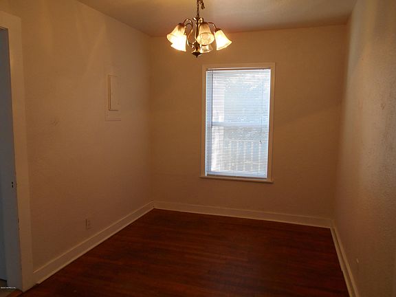 4th image of 428 7th Ave N
