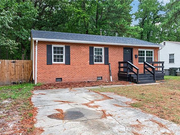 4th image of 2323 Andrews Blvd
