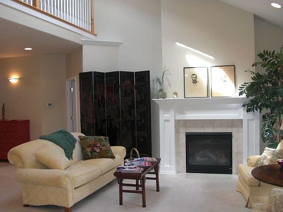 3rd image of 6926 Fairway Ln SE
