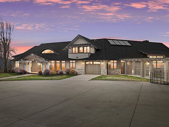 2nd image of 2932 Starlight Dr
