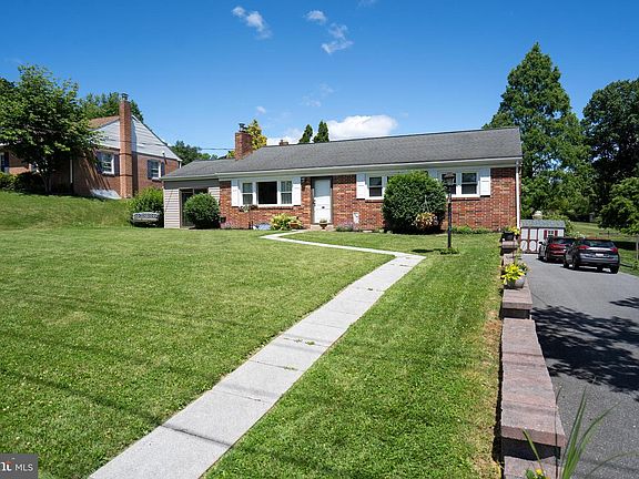 4th image of 375 Kinderhook Rd