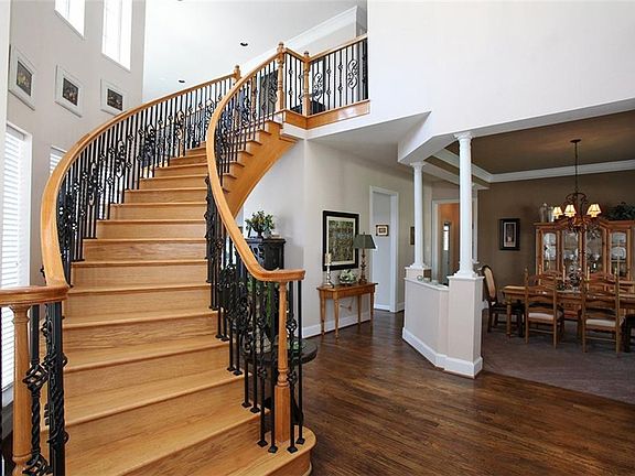 3rd image of 4664 Old Pond Dr