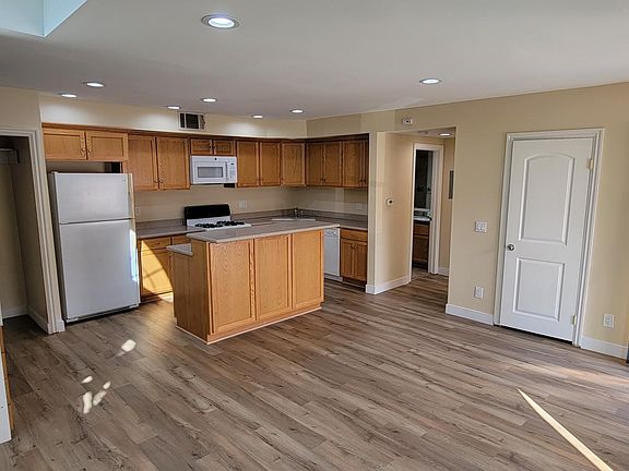 4th image of 64 Saint Joseph Ave