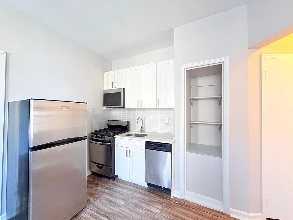 57 Van Reypen St #46E