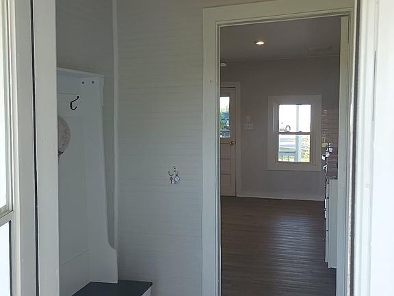 3rd image of 3096 Ridge Rd