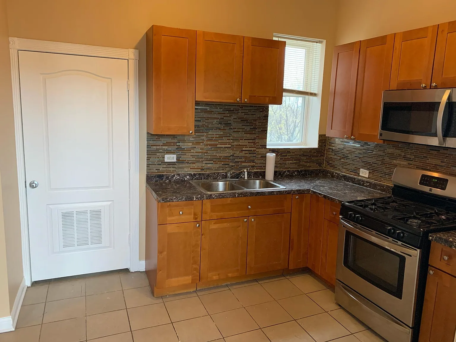 8915 S Exchange Ave — Photo 3