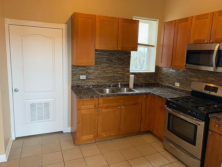8915 S Exchange Ave #3 — Photo 3