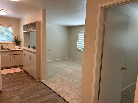 3rd image of 2941 Marconi Ave #40