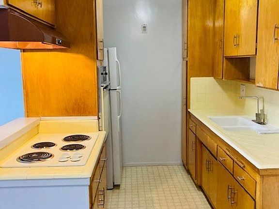 4th image of 1329 E 1st St APT 37