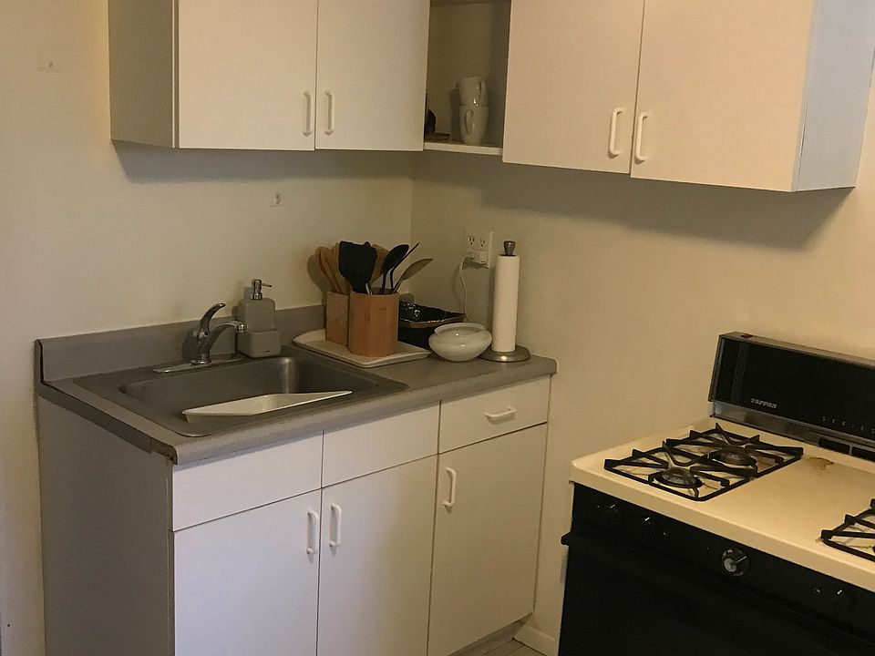 2nd image of 1116 Irving Ave #A