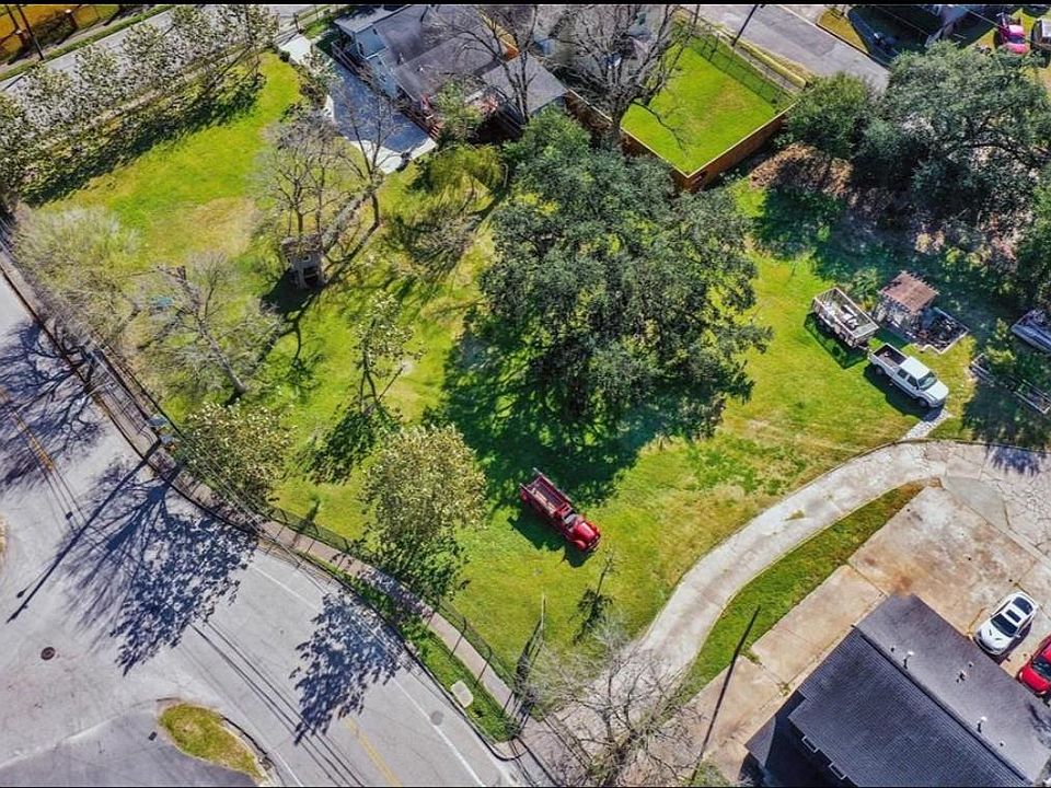 2nd image of 4976 Polk St