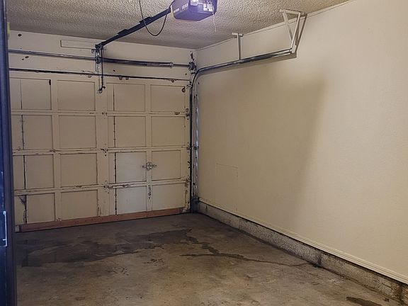 4th image of 317 E 40th St