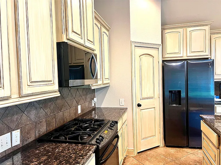 2801 Field Hollow Dr — Photo 5