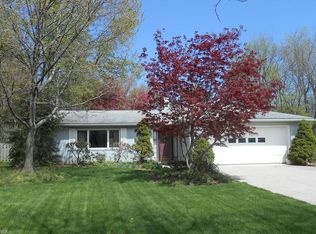 6186 Brighton Dr, North Olmsted, OH 44070