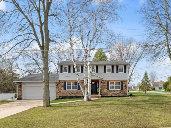 1300 Hiawatha Cir, Green Bay, WI 54313