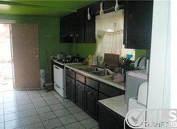 2nd image of 722 W 113th St