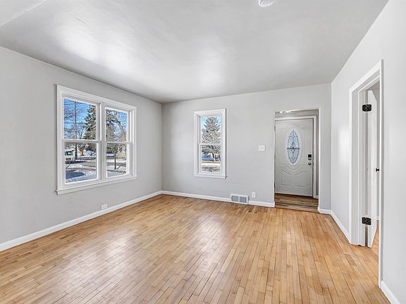 3rd image of 415 E Maple St