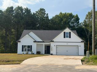 819 N Sandy Shore Ct, Holly Ridge, NC 28445