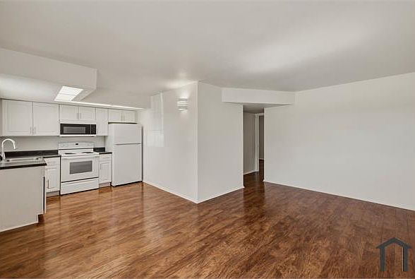 1st image of 45 N Phyllis #109