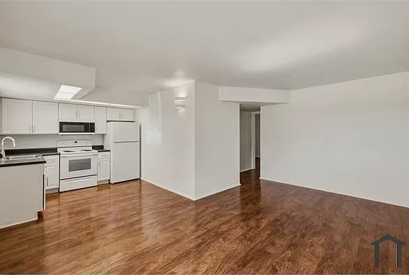 45 N Phyllis #109