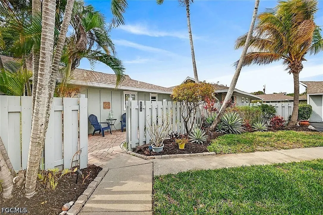 4257 Island Cir — Photo 1
