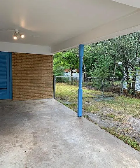 11403 Harris Dr — Photo 2