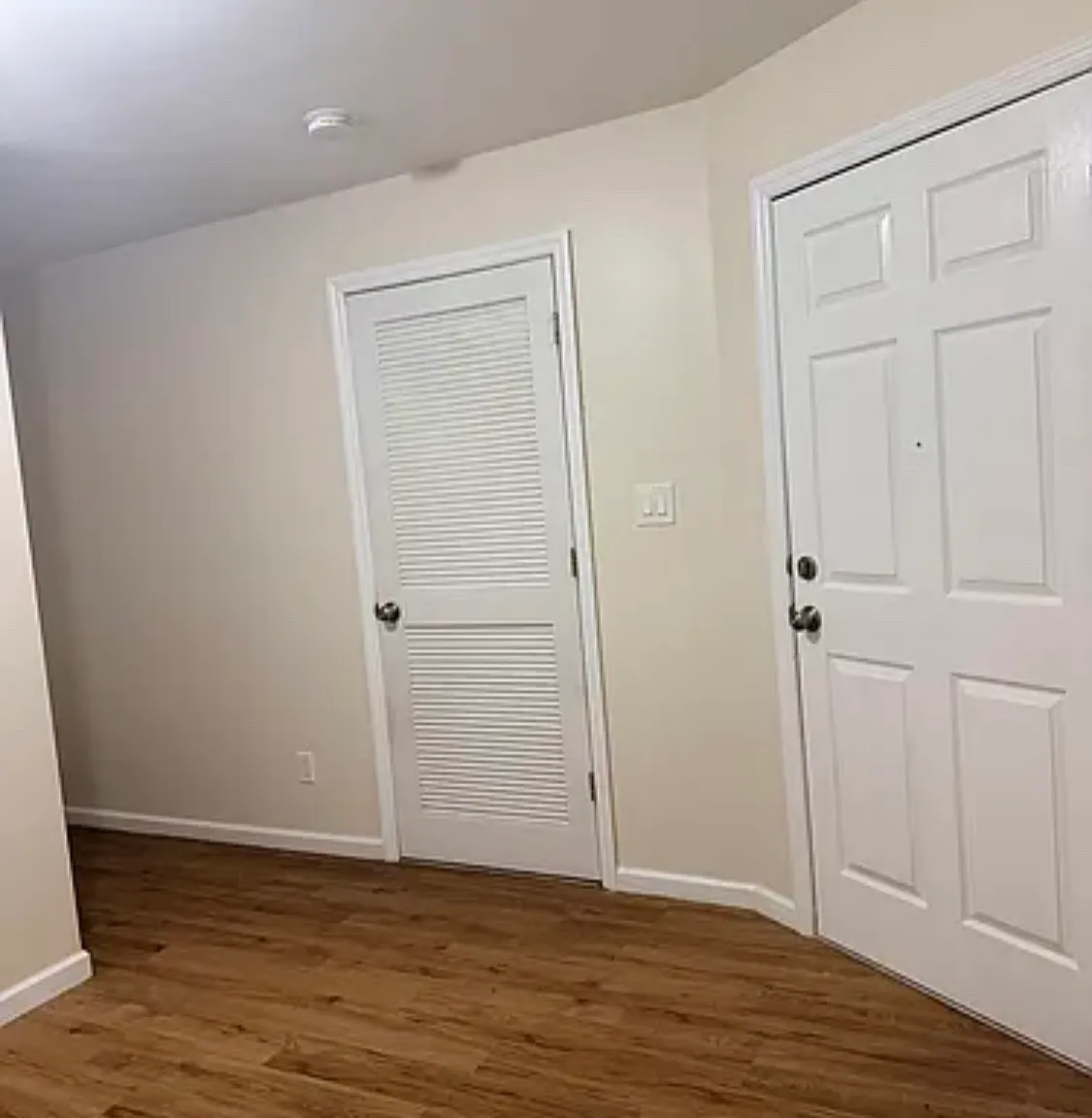 3 bed, 1.5 bath, 1300 sqft, $2,400 — Photo 3