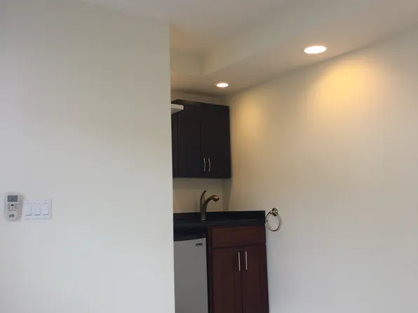 2123 10th Ave APT D, Honolulu, HI 96816