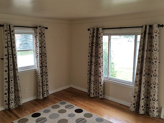 3rd image of 25955 Arlington St