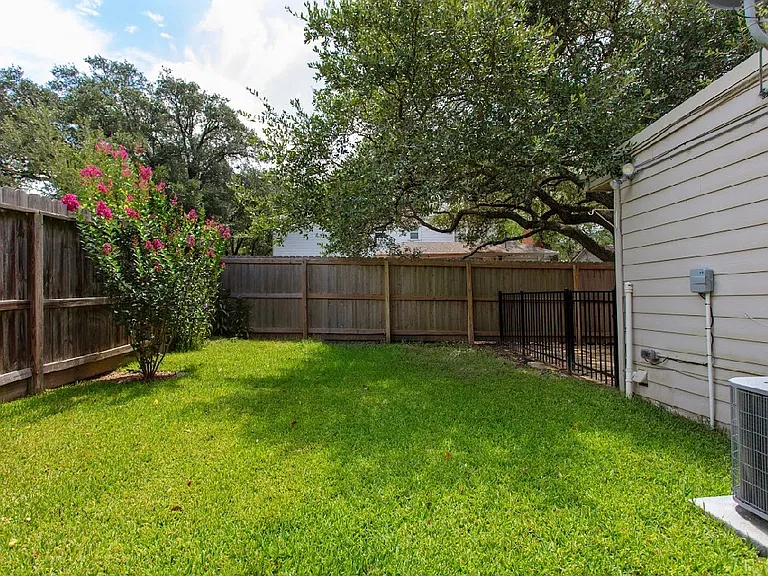 511 Homestead St — Photo 43