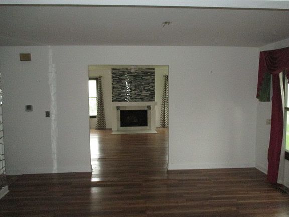 4th image of 126 Greenway Dr
