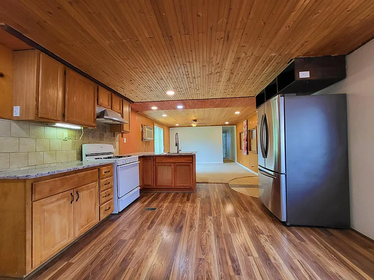 21531 Cherry Hollow Dr — Photo 6